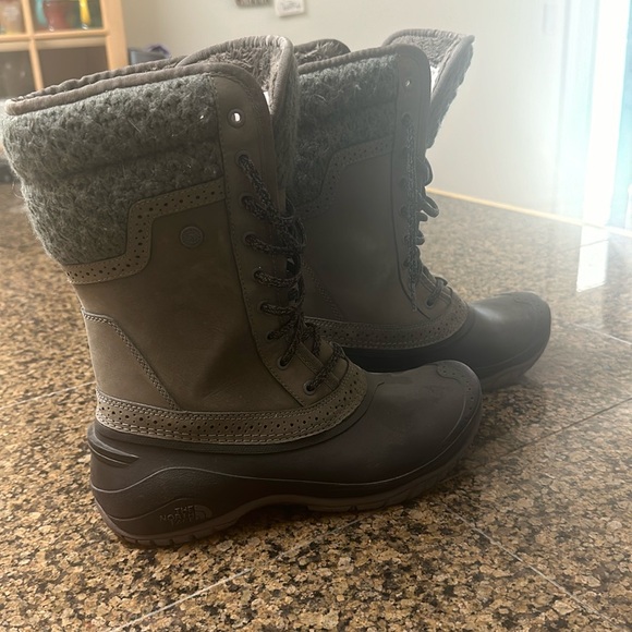 North Face Boots - Picture 1 of 4